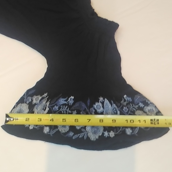 2/25 Hollister Navy Off the Shoulder Crop Top Embroidered Bell Sleeve Sz. M Boho - Picture 7 of 11